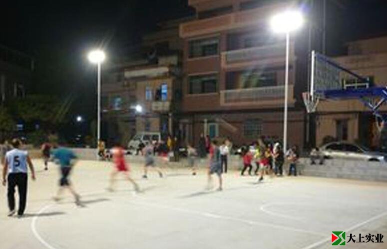 籃球場4套燈桿夜間實拍圖