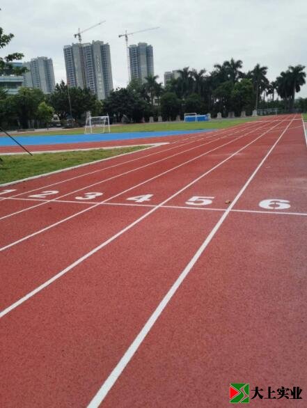 操場細(xì)節(jié)