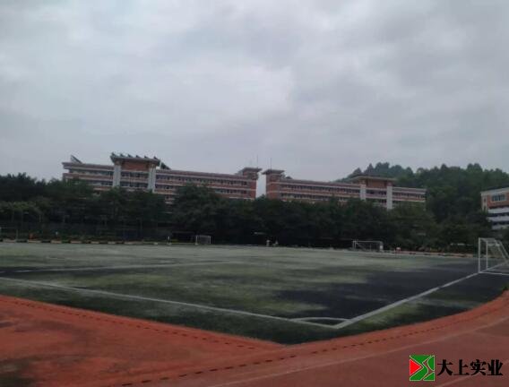 南苑運(yùn)動(dòng)場(chǎng)草皮翻新工作現(xiàn)場(chǎng)