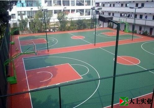 鋪設(shè)籃球場(chǎng)地坪