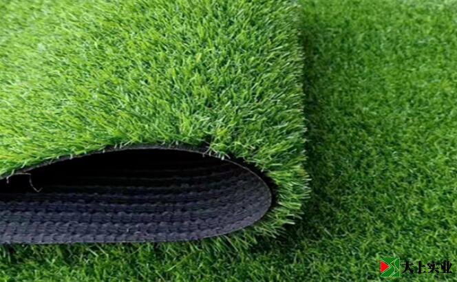 運(yùn)動(dòng)場(chǎng)塑膠草坪