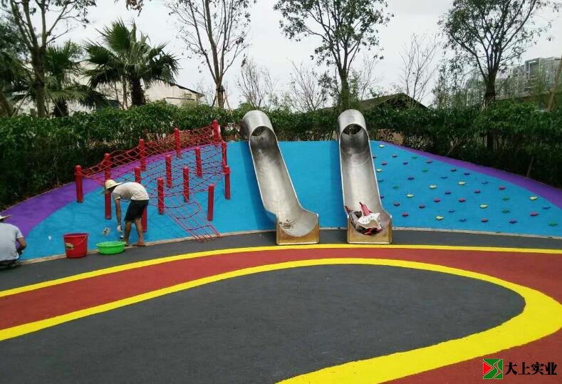 小區(qū)EPDM塑膠地面施工