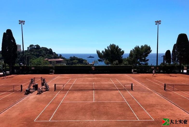 紅土網(wǎng)球場(chǎng)