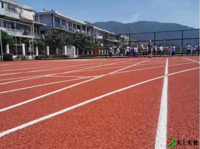 自結紋塑膠跑道