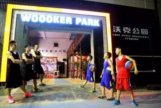 倉(cāng)庫(kù)改造籃球場(chǎng)，龍游兩個(gè)90后做到了