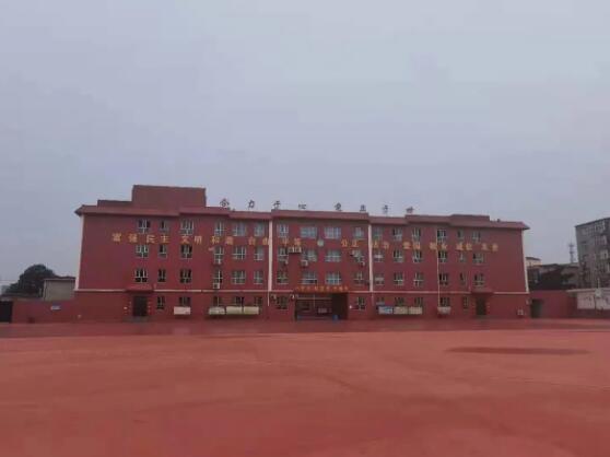 塑膠操場施工中