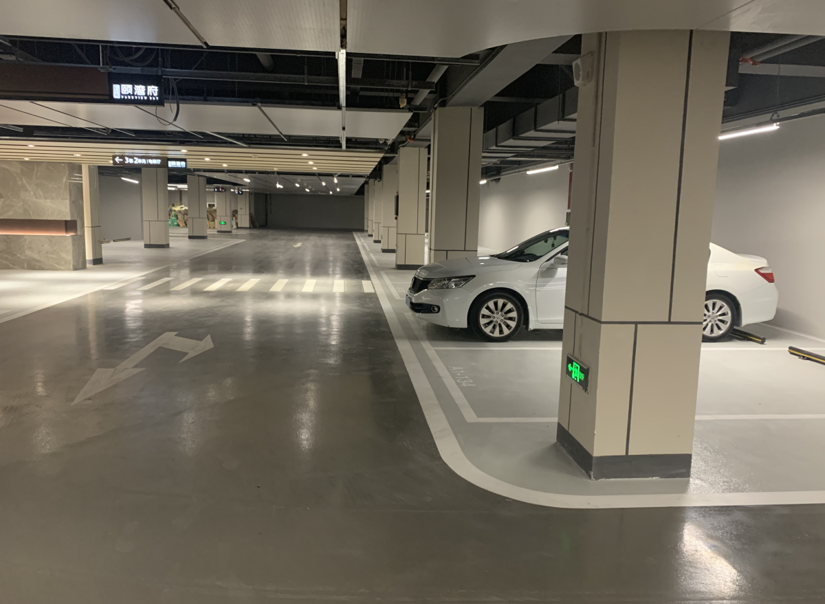 頤彎府地坪、劃線、交通設(shè)施安裝工程